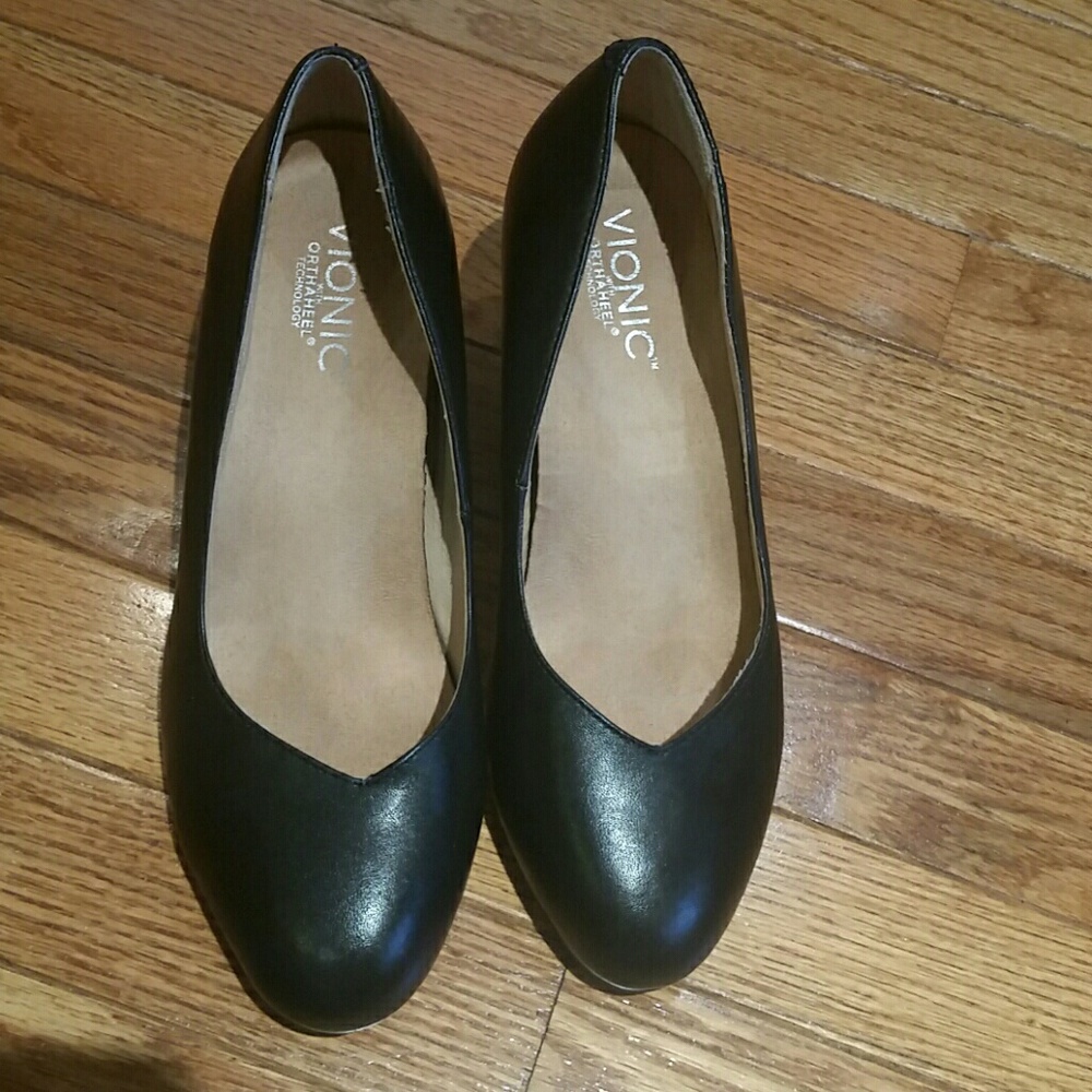 Vionic wedge work/dress shoe euc size 7.